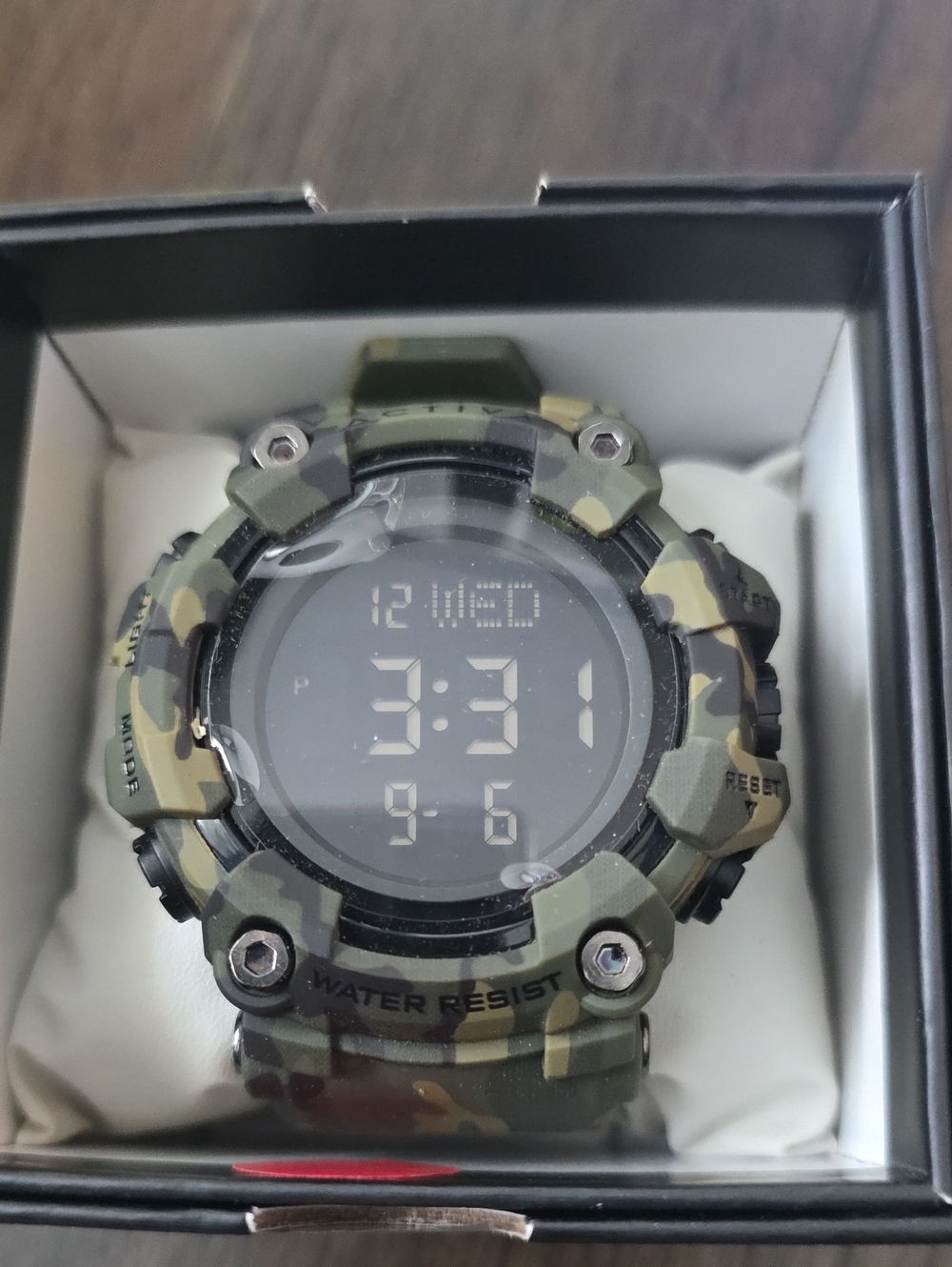 89. Men's ACTIVA watch Camo